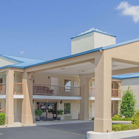 Days Inn & Suites By Wyndham Pine Bluff Εξωτερικό φωτογραφία