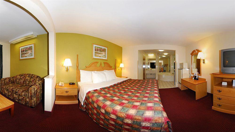 Days Inn & Suites By Wyndham Pine Bluff Εξωτερικό φωτογραφία