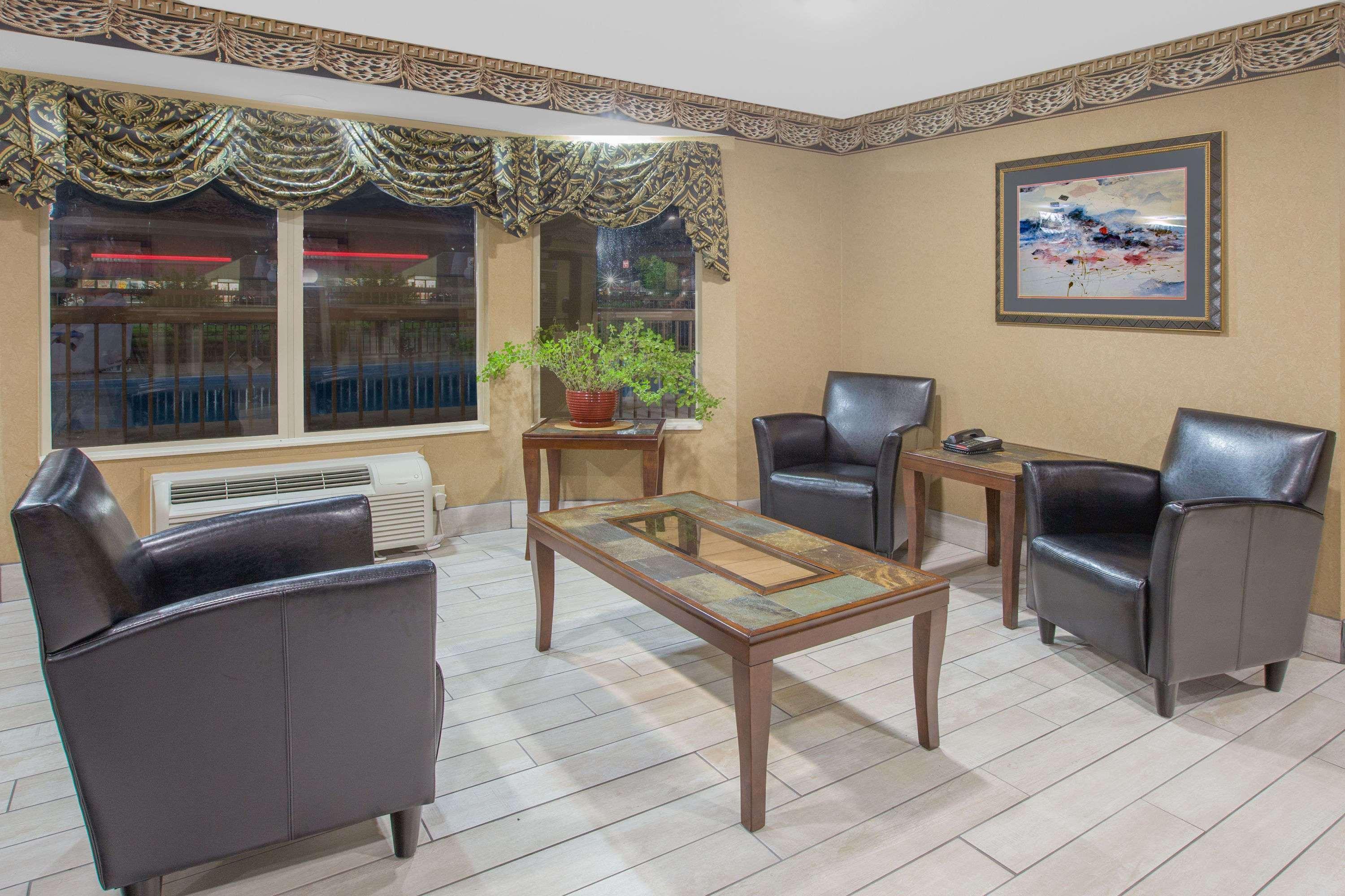 Days Inn & Suites By Wyndham Pine Bluff Εξωτερικό φωτογραφία