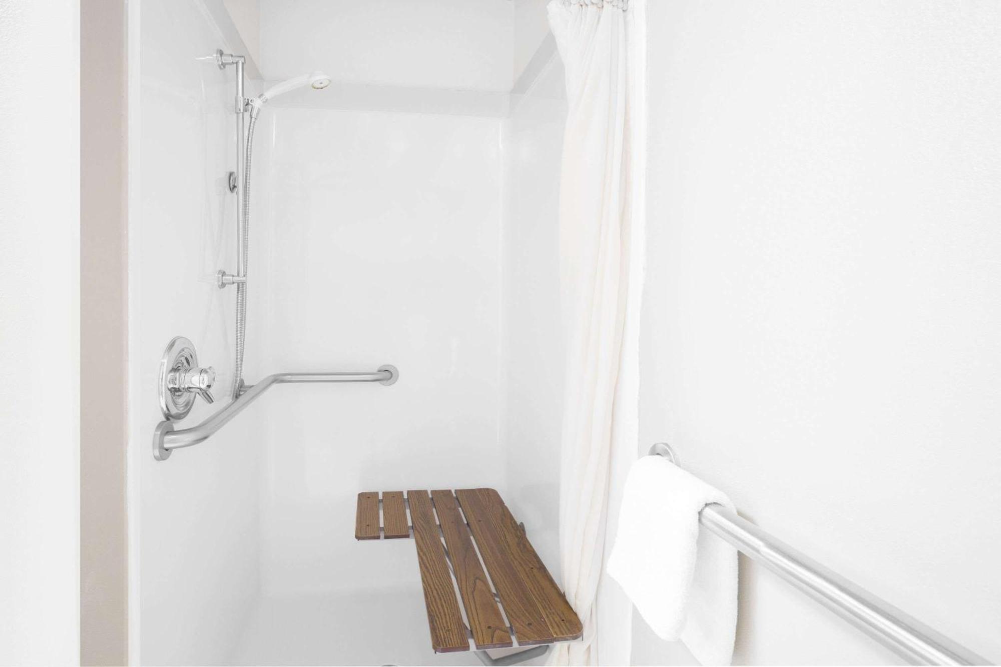 Days Inn & Suites By Wyndham Pine Bluff Εξωτερικό φωτογραφία