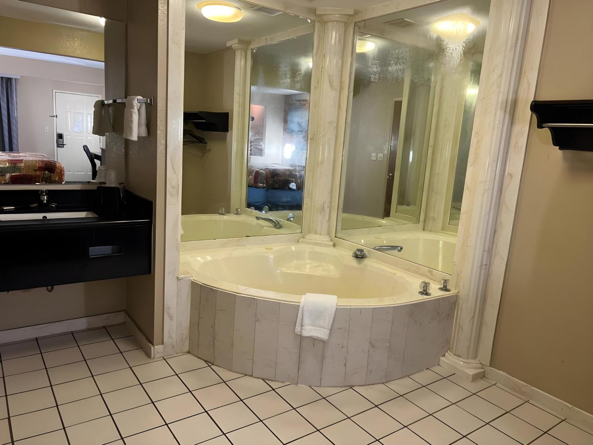Days Inn & Suites By Wyndham Pine Bluff Εξωτερικό φωτογραφία