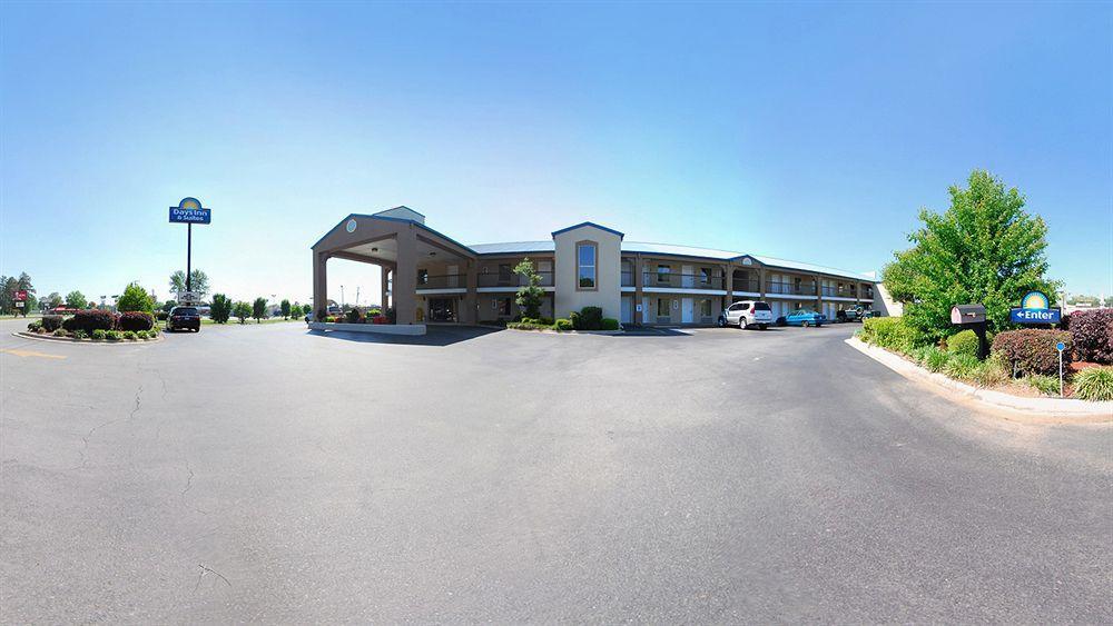 Days Inn & Suites By Wyndham Pine Bluff Εξωτερικό φωτογραφία